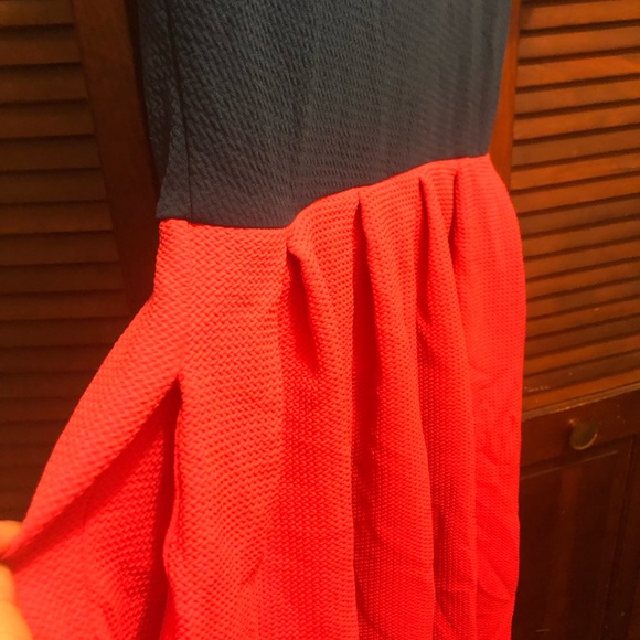BOGO 50% off! Lularoe Amelia pleated pocket dress - Picture 2 of 4